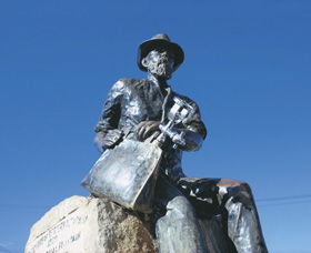 Paddy Hannans Statue - Accommodation in Surfers Paradise 0