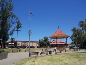 Gladstone Square - Accommodation in Surfers Paradise 0
