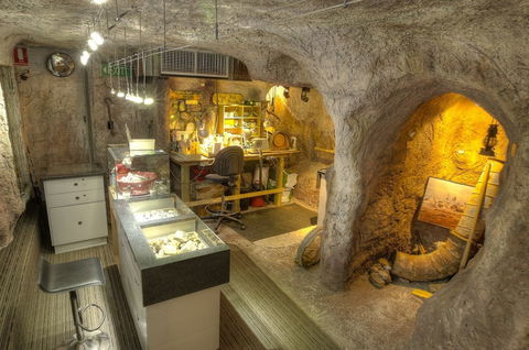 Unique Opal And Diamond Mine  - The Underground Opal Mine - Accommodation in Surfers Paradise 1