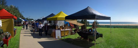 Coolangatta Beachfront Markets - Accommodation in Surfers Paradise 7