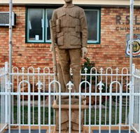 Soldier Statue Memorial Chinchilla - Accommodation in Surfers Paradise