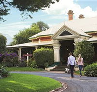 Historical Walk Through Russell Street - Accommodation in Surfers Paradise
