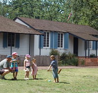 La Trobe's Cottage - Accommodation in Surfers Paradise