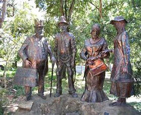 Dad, Dave, Mum And Mabel - Accommodation in Surfers Paradise 1