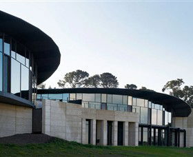 Port Phillip Estate - Accommodation in Surfers Paradise 1