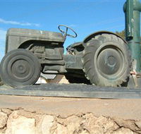 Ferguson Tractor Monument - Accommodation in Surfers Paradise