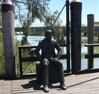 Captain John Egge Statue - Accommodation in Surfers Paradise