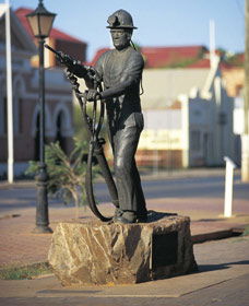 Miners Monument - Accommodation in Surfers Paradise 0