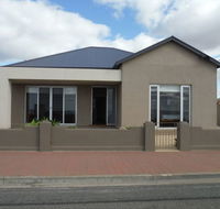 Stansbury Beach House - Accommodation in Surfers Paradise