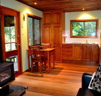 Waterfall Hideout-Rainforest Cabin for Couples - Accommodation in Surfers Paradise