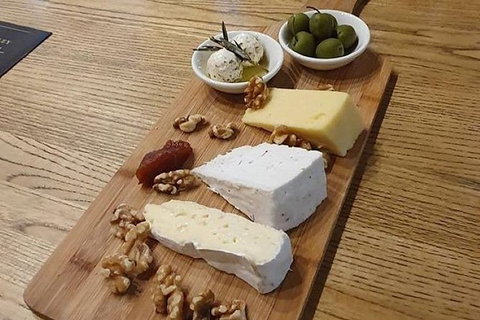 Hobart Small Group Wine Tour Saturday Afternoon: Wines, Gins & Cheeses - Accommodation in Surfers Paradise 4