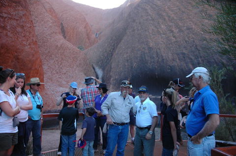 Uluru (Ayers Rock) And The Olgas Tour Including Sunset Dinner From Alice Springs - Accommodation in Surfers Paradise 6
