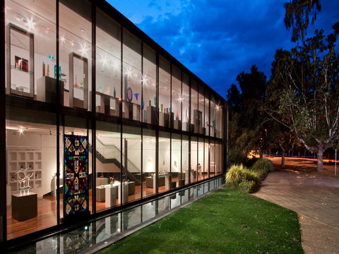 Wagga Wagga Art Gallery - Accommodation in Surfers Paradise 2