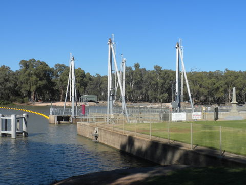Lock 10 And Weir - Accommodation in Surfers Paradise 0