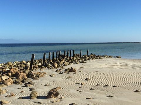 Simms Cove Lookout And Beach, Moonta Bay - Accommodation in Surfers Paradise 2