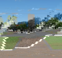 War Memorial and Heroes Avenue Roma - Accommodation in Surfers Paradise