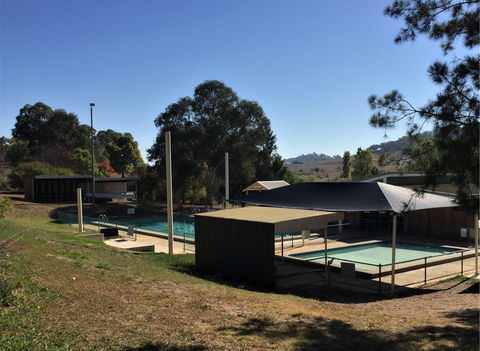 Gunning Pool - Accommodation in Surfers Paradise 0