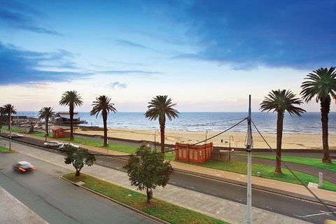 London Taxi Tour Of Melbourne - Accommodation in Surfers Paradise 13