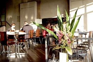 R Bar Restaurant Port Melbourne - Accommodation in Surfers Paradise 0