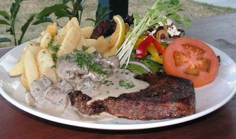 Fairways Tavern - Accommodation in Surfers Paradise 1