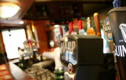 The New Albury Hotel - Accommodation in Surfers Paradise 1