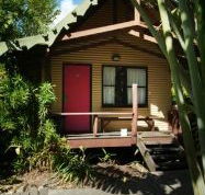 Magnum's Backpackers Bar - Accommodation in Surfers Paradise
