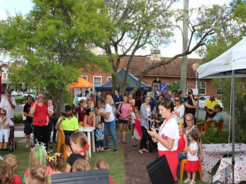 Dowling Street Christmas Party - Accommodation in Surfers Paradise 2