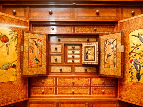 The Wonders Of The Hannah Cabinet - Accommodation in Surfers Paradise 0