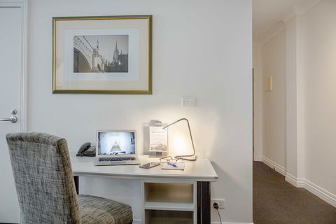 Collins Hotel - Accommodation in Surfers Paradise 5