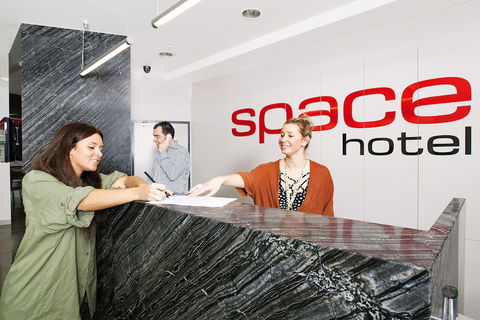 Space Hotel - Hostel - Accommodation in Surfers Paradise 2