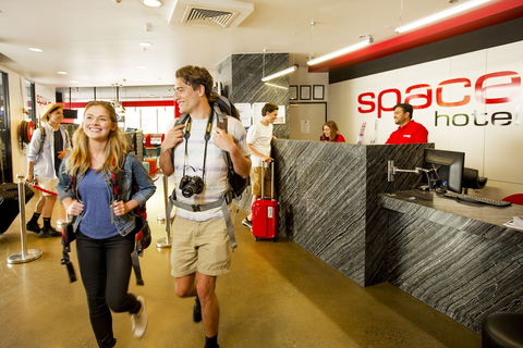Space Hotel - Hostel - Accommodation in Surfers Paradise 0