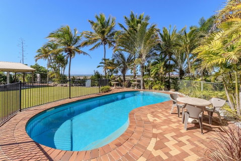 Camelot Motel - Accommodation in Surfers Paradise 3