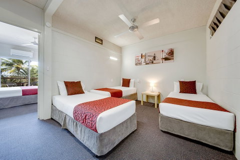 Camelot Motel - Accommodation in Surfers Paradise 6