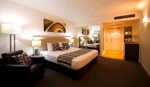 Central Cosmo Apartments - Accommodation in Surfers Paradise 3