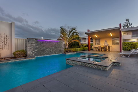 Platinum International - Accommodation in Surfers Paradise 0