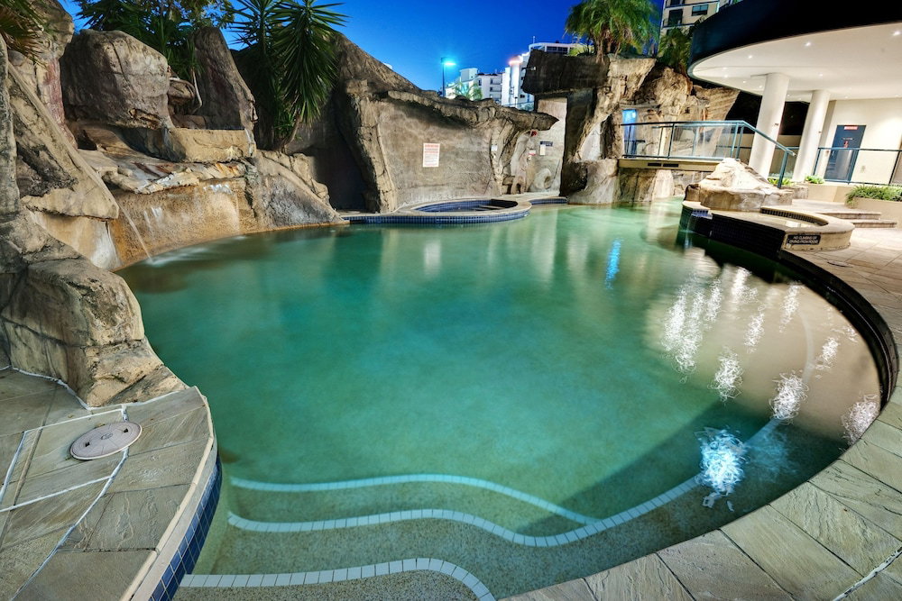  Accommodation in Surfers Paradise