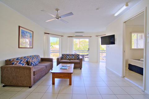 Cairns Queenslander Hotel & Apartments - Accommodation in Surfers Paradise 3