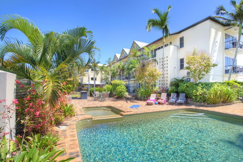 Cairns Queenslander Hotel & Apartments - Accommodation in Surfers Paradise 1