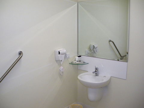Cairns Queenslander Hotel & Apartments - Accommodation in Surfers Paradise 6
