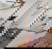 The Local Hotel - Accommodation in Surfers Paradise