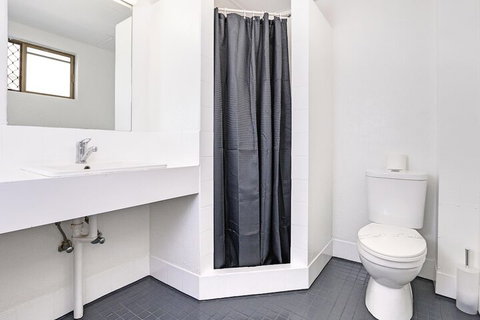 Aaron Motel - Accommodation in Surfers Paradise 4