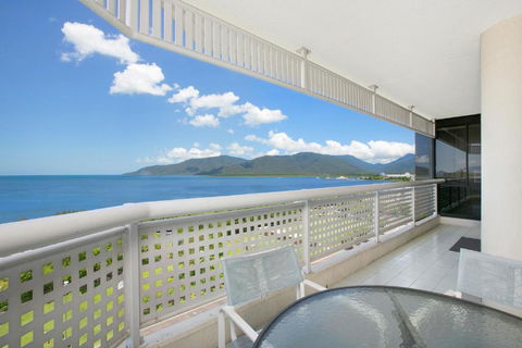 Cairns Ocean View Apartment - Accommodation in Surfers Paradise 2