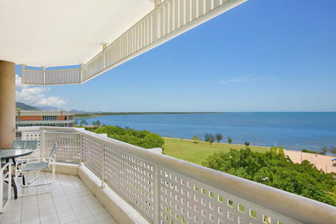 Cairns Ocean View Apartment - Accommodation in Surfers Paradise 6
