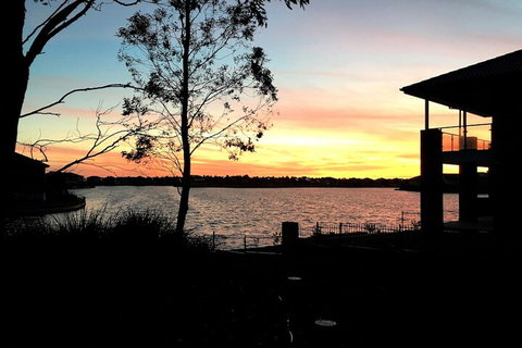 Deluxe Lake View House - Accommodation in Surfers Paradise 3