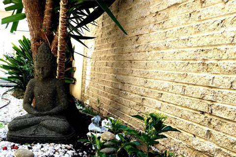 Deluxe Lake View House - Accommodation in Surfers Paradise 1