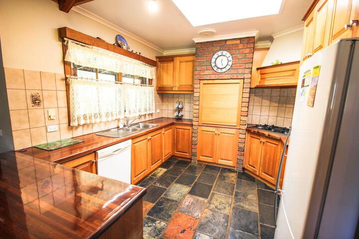 Freeburgh VIC Accommodation in Surfers Paradise