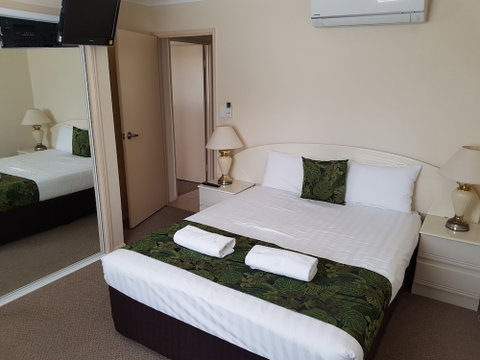 The Palms Motel - Accommodation in Surfers Paradise 2