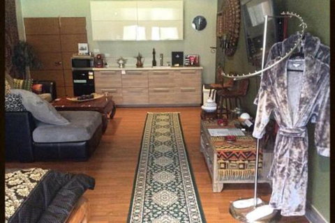 Mudstone Suites - Accommodation in Surfers Paradise 3