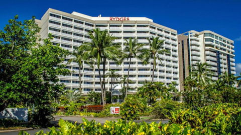 Cairns Luxury Seafront Apartment - Accommodation in Surfers Paradise 1
