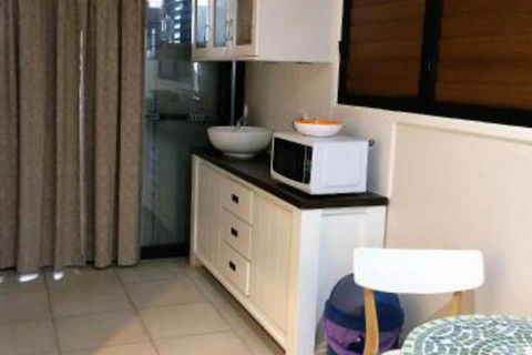Inner City Granny Flat - Accommodation in Surfers Paradise 2